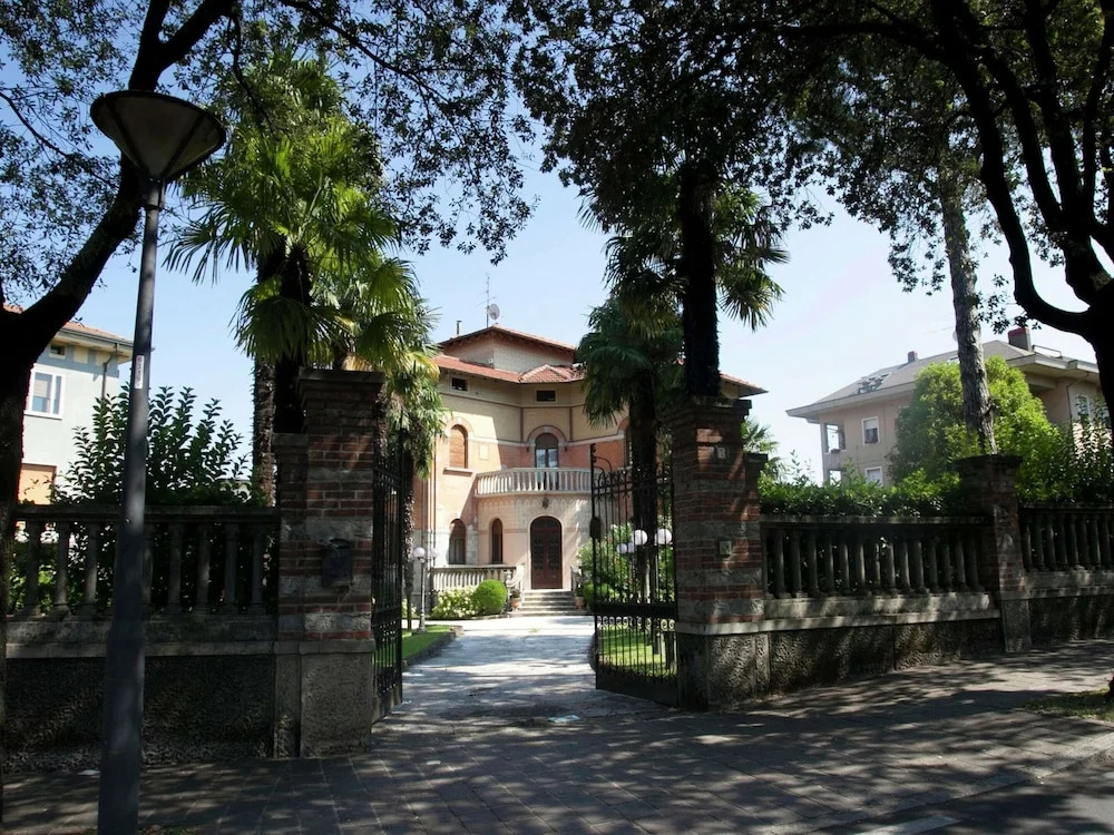 Elegant Art Nouveau Villa With Private Pool Near the Lake