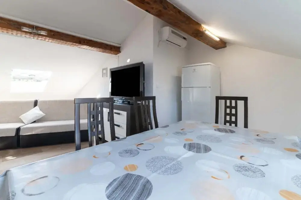 Tiho - 10m From the Beach - SA1 Potkrovlje