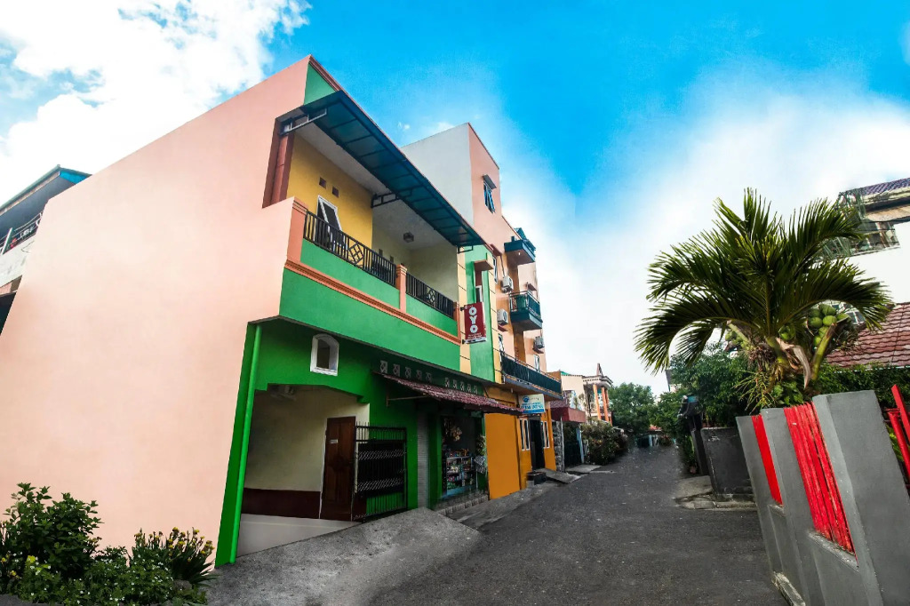 OYO 2165 Alyah Guest House Syariah