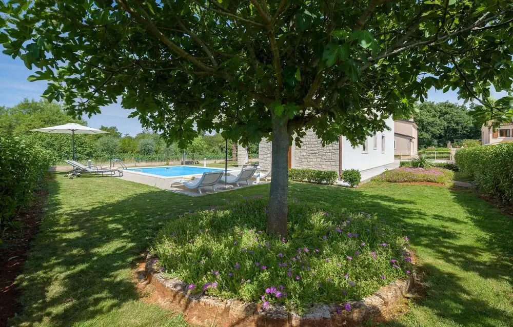 Three-Bedroom Holiday Home In Tinjan