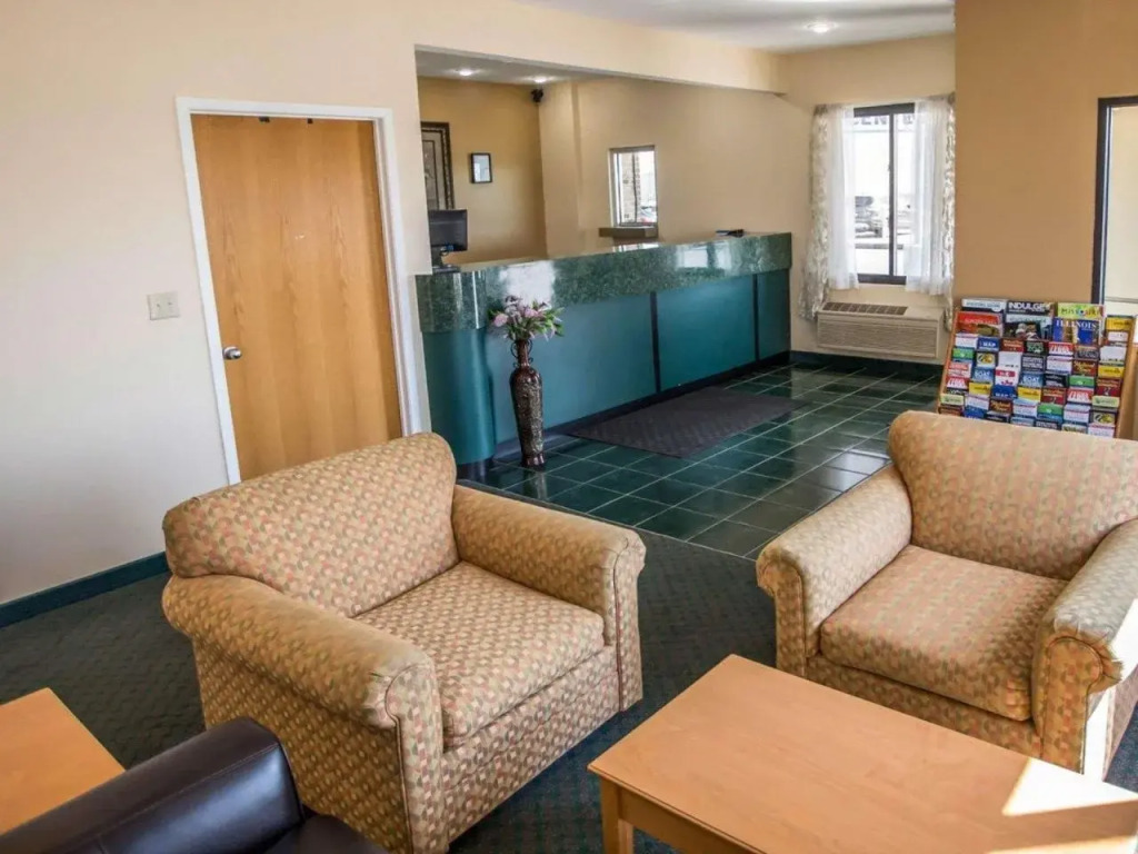 Econo Lodge Shorewood