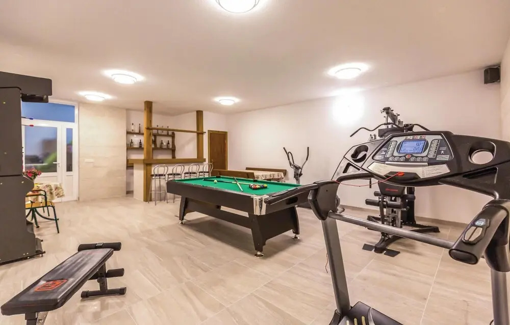 Amazing Home in Tucepi With Wifi and 4 Bedrooms