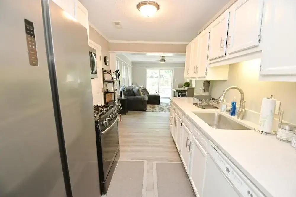 3 Blocks From Nd 3 Bedroom 2 Bath Home 1815