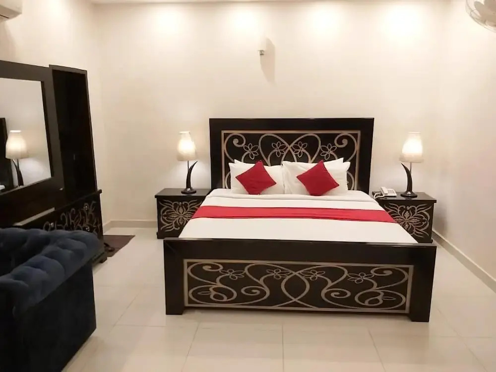 Hotel Mairona Gulberg Lahore