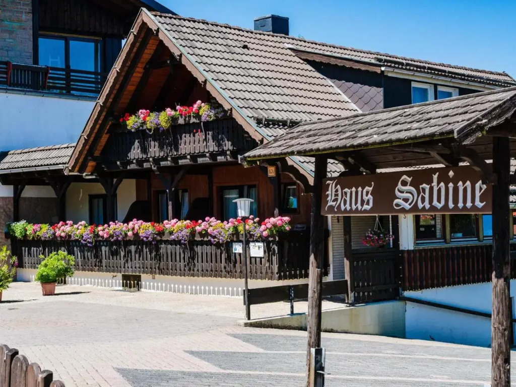 weißer Hirsch im Haus Sabine