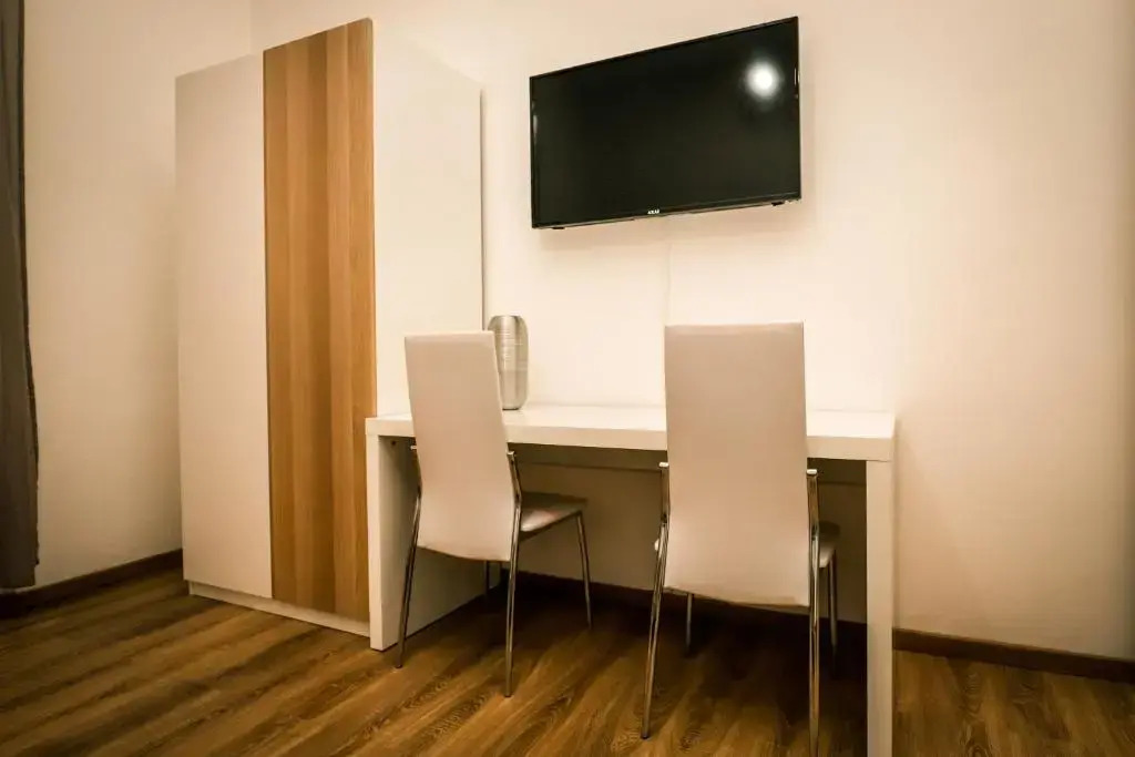 Hostly - Nicole Apartment Pontedera - 2BR in Full Center