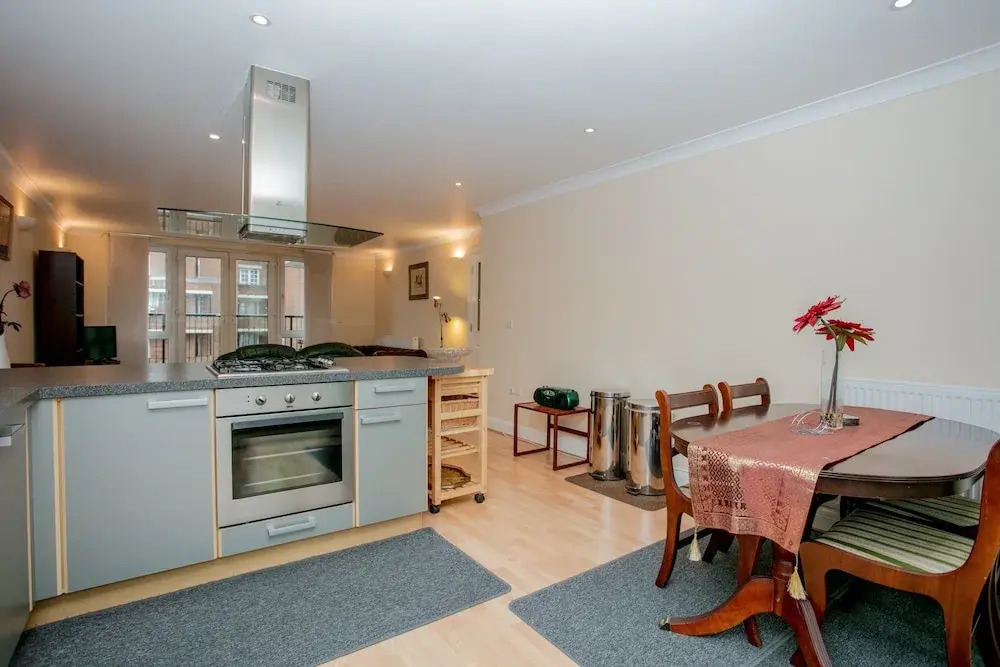 2 Bedroom Balcony Apartment In Putney