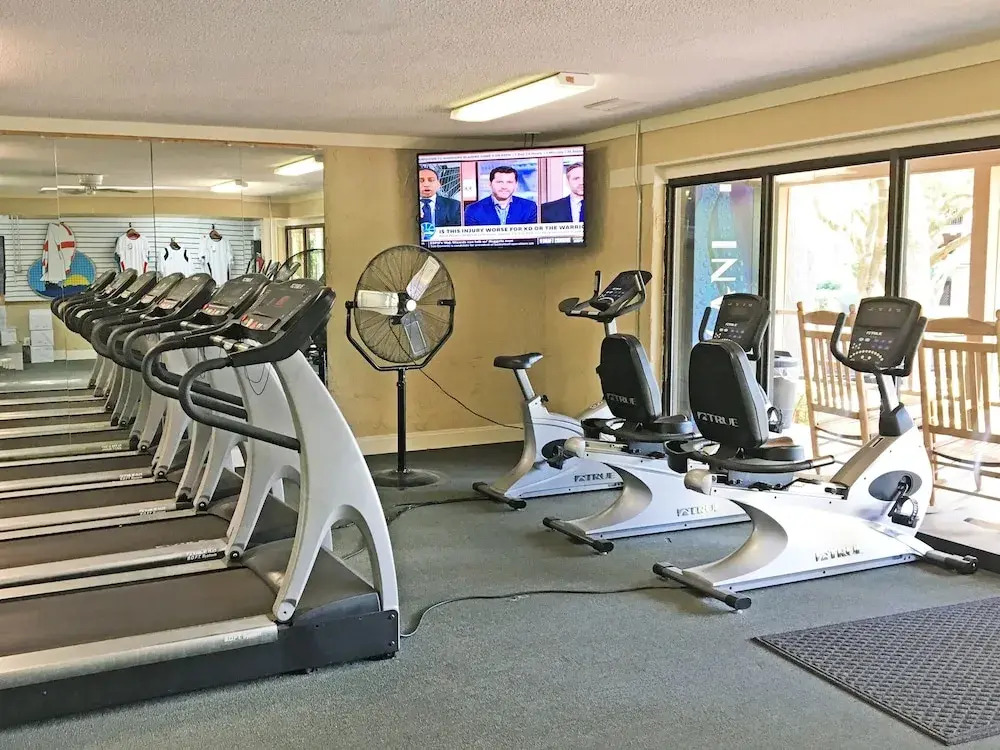 New Listing! Updated Condo - 25 Yards To Beach Condo