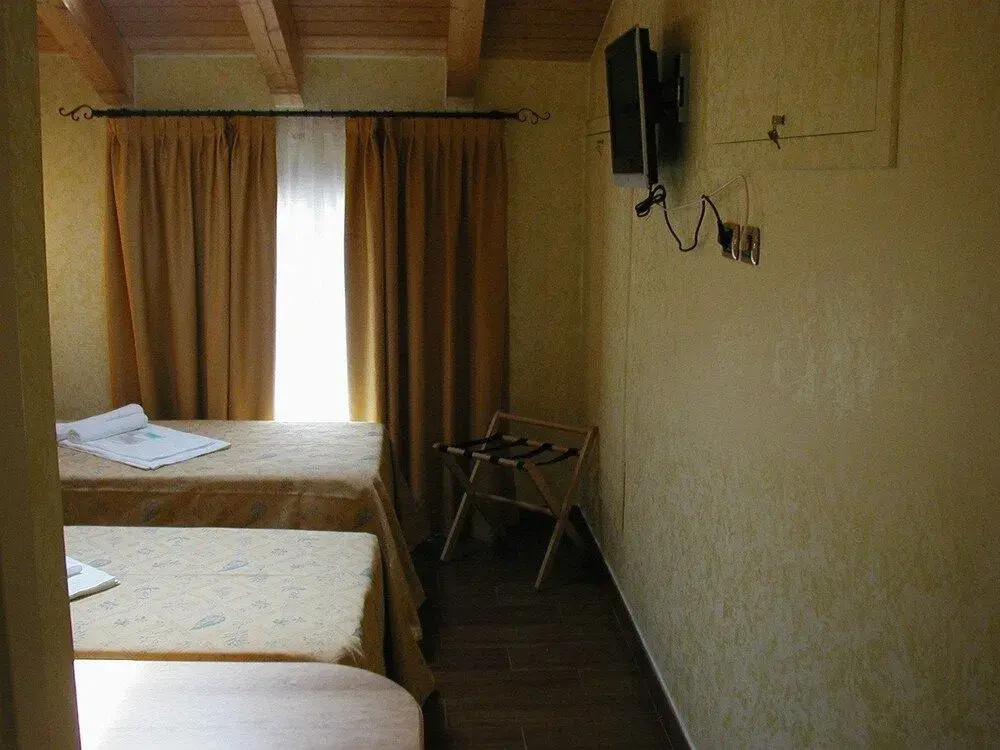Azzano Holidays B&B