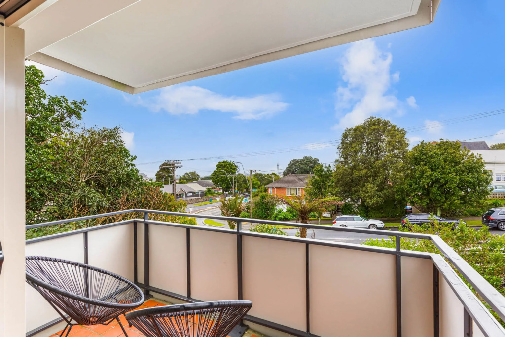 Lovely 2-Bedroom Apartment with Free Parking