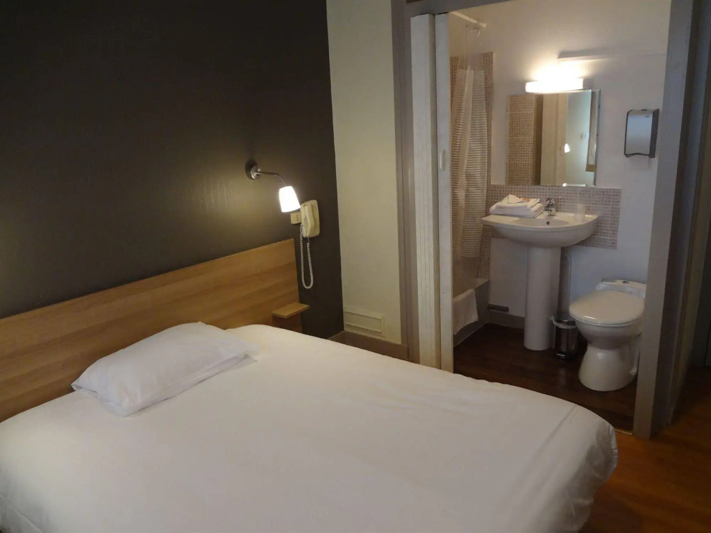 Brit Hotel du Parc Niort Centre-Parking gratuit