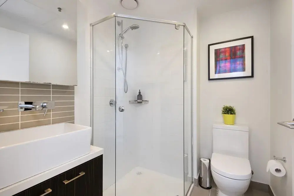 Modern 3 Bdr Apt Sutherland St