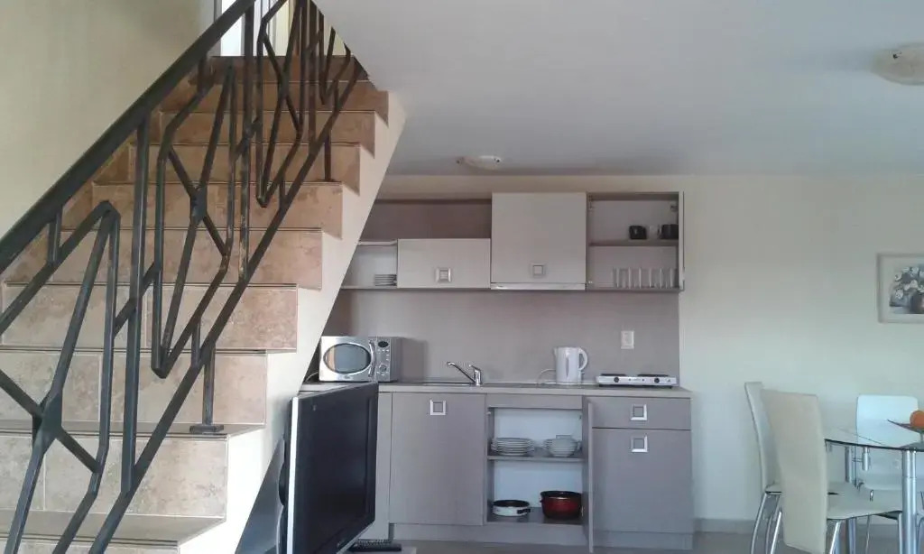 Summer Breeze Apartments