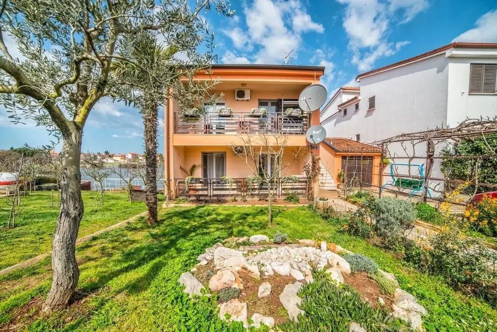 Apartments Dragutin 1063