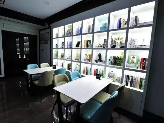 Xana Hotelle Hotel (Shijiazhuang Railway Station East Square Subway Station)