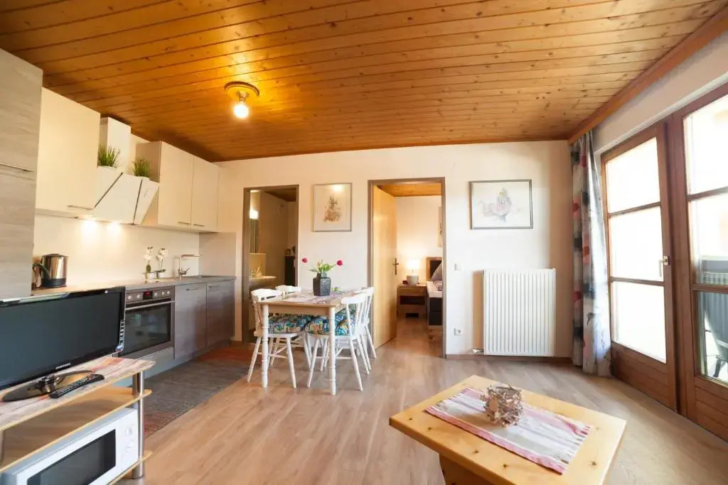 Mountainview Appartement mit Balkon und Carport