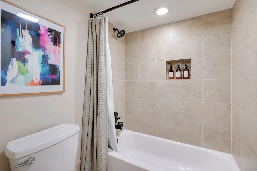 Easy Living in Old Town: Condo w/ Pool Access