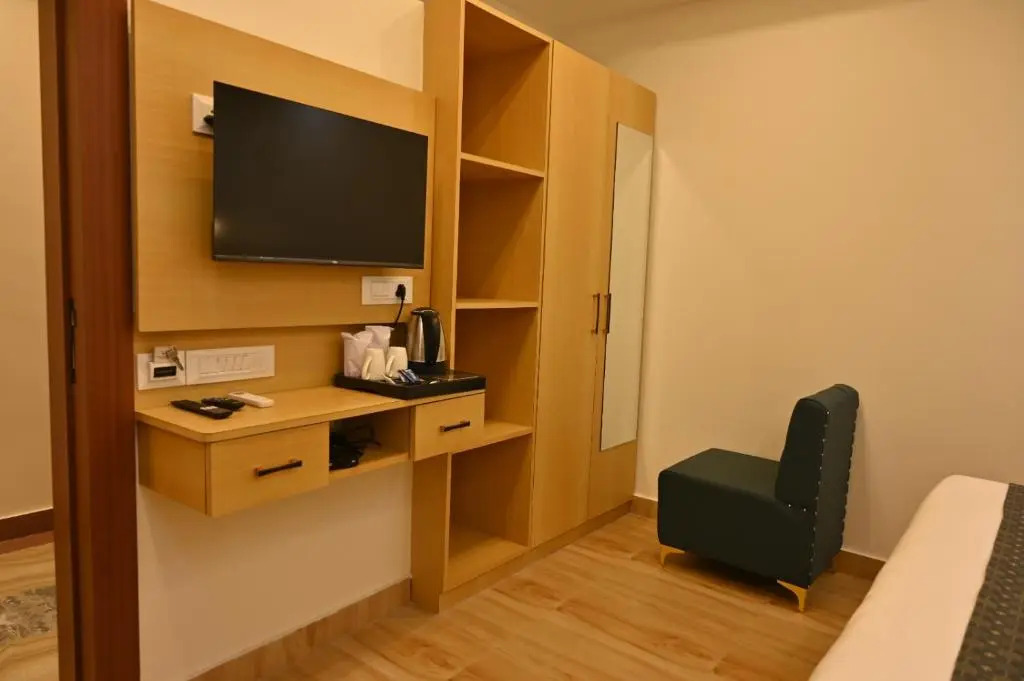 FabHotel Vatsa Residency