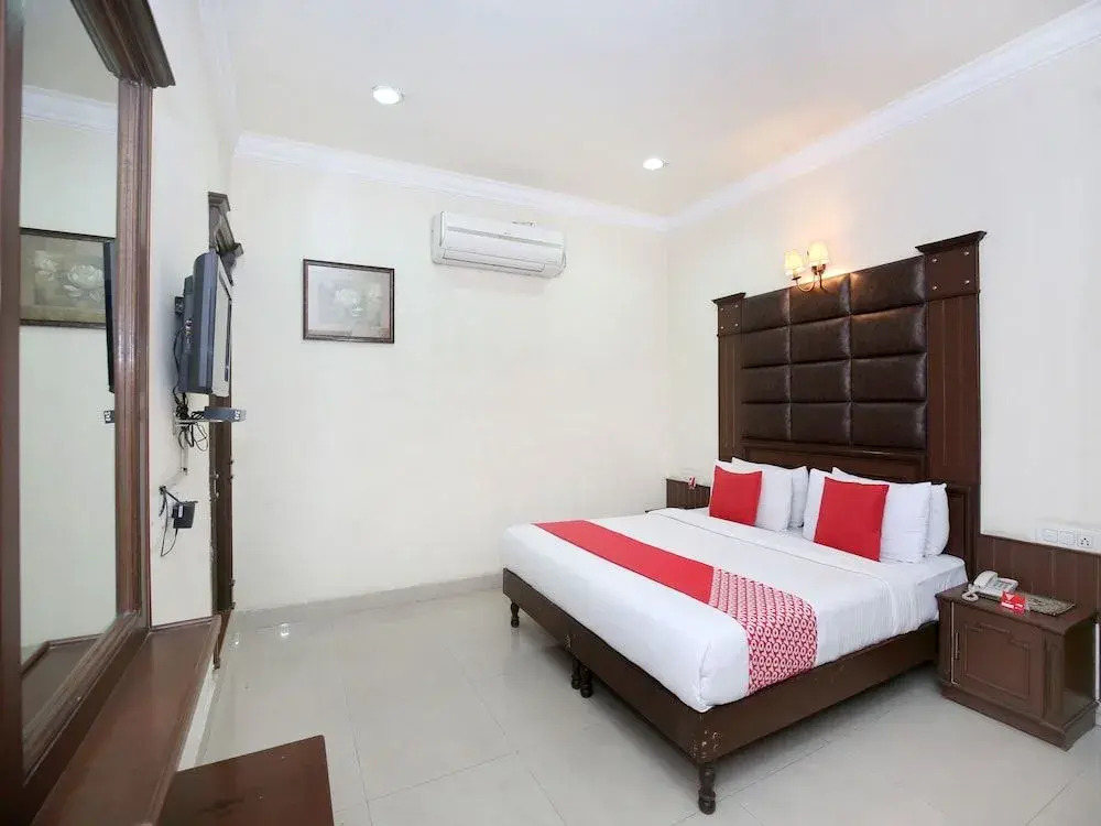 OYO 12989 White Diamond Hotel