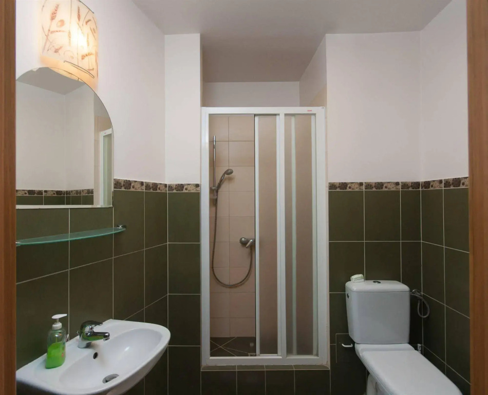 Hostel Helvetia - Private Rooms in City Center