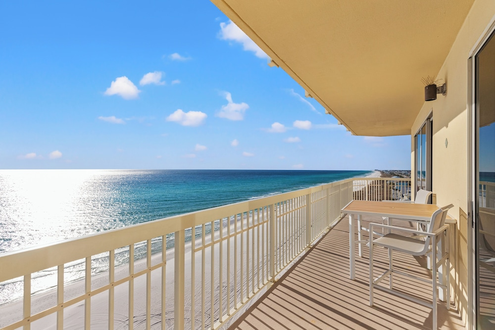 Splash, Relax & Repeat at Dolphin View Retreat! Beachfront! Sleeps 9!