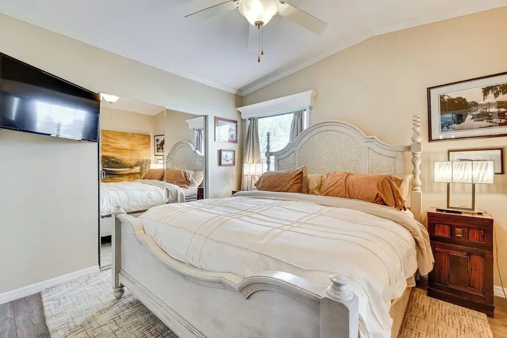 4 Mi to Fort Myers Beach: Home w/ Resort Perks!