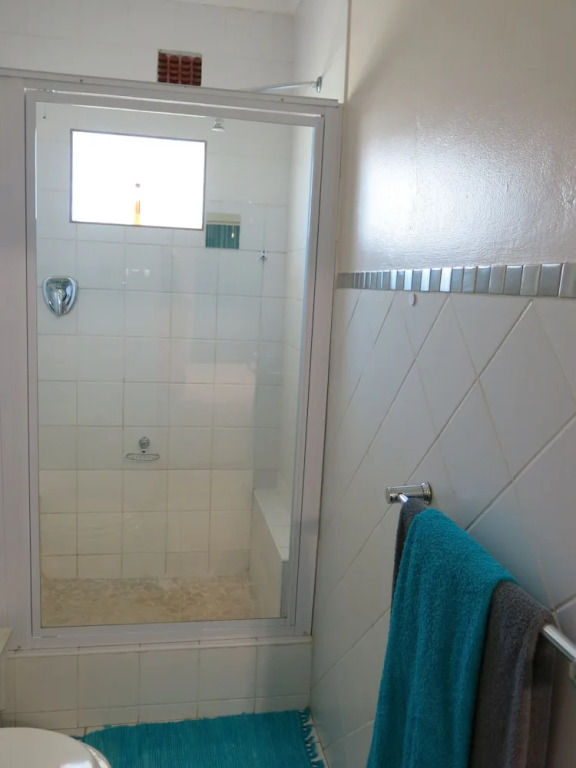 Cherry Lane Self Catering BB - 1 Bedroom Bathroom With Shower for 4 Guests