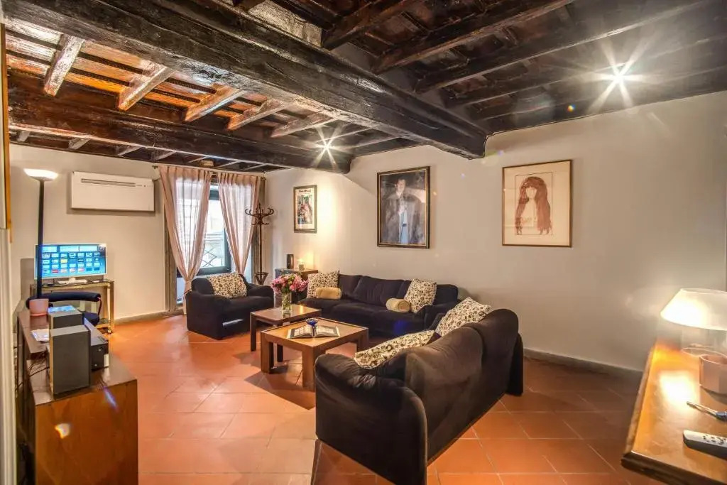 Cartari Apartment