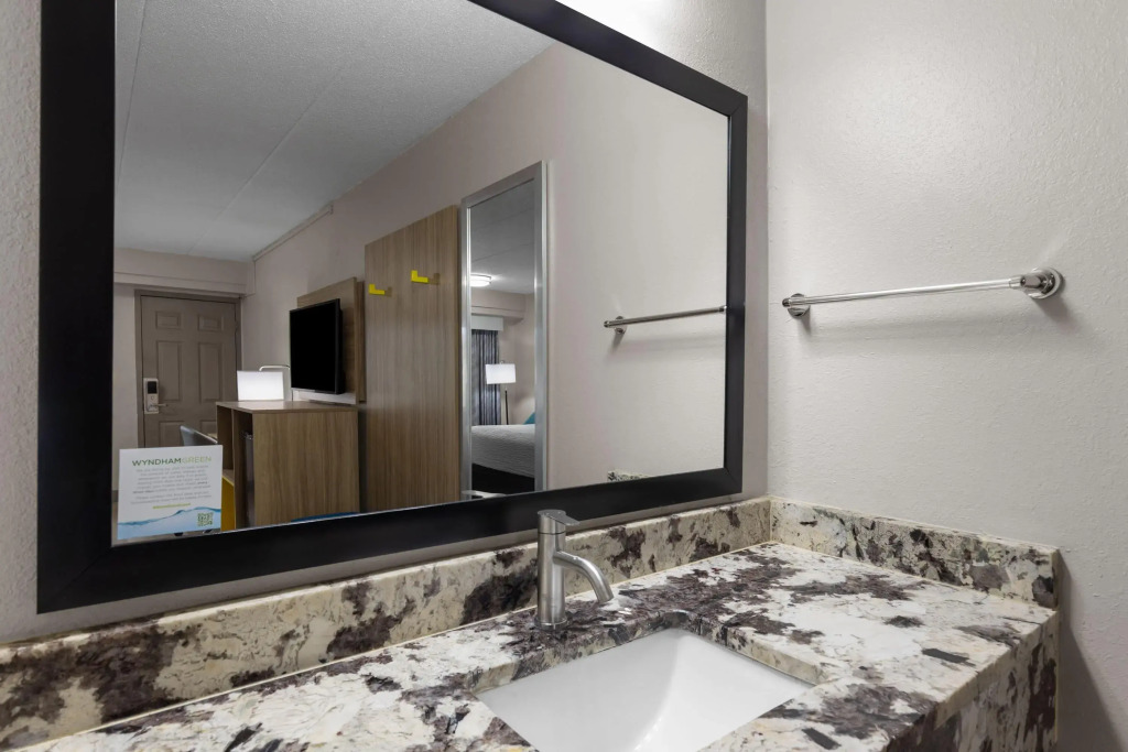 Days Inn by Wyndham Charleston WV