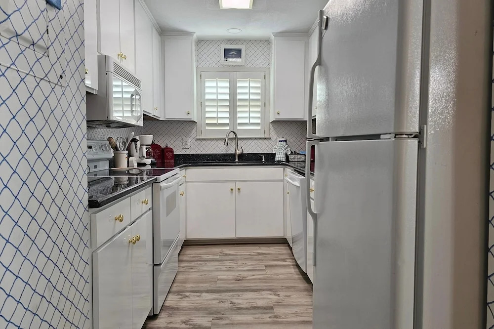 Happy Beach Villa 3 Bedroom Condo by RedAwning