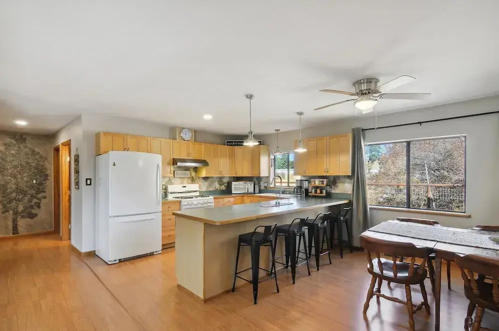 Single Tree Cottage - Walk to Downtown Chama!