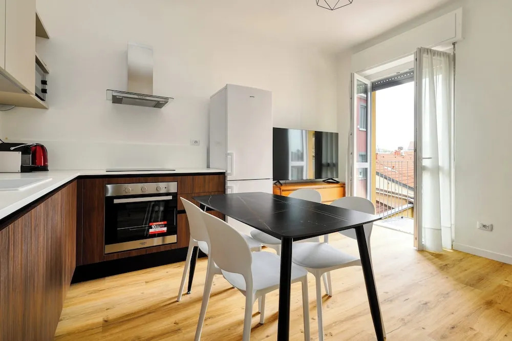 1-Bed apartment with balcony near subway