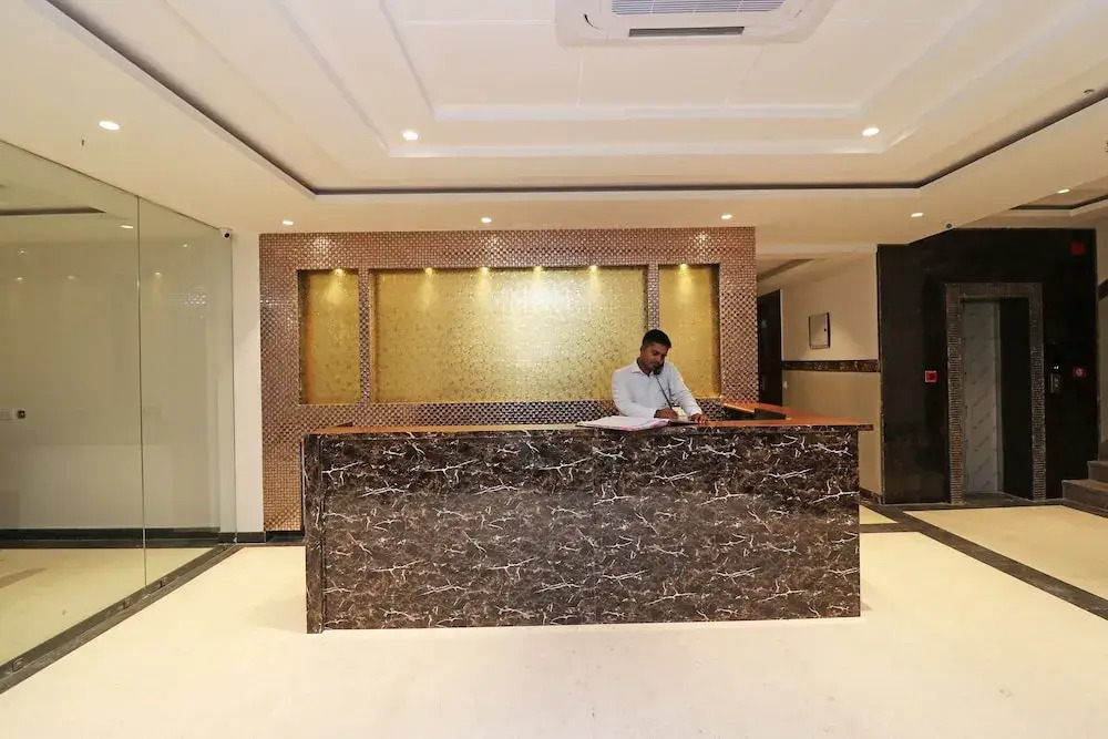 Capital O 16651 GRD SUITES