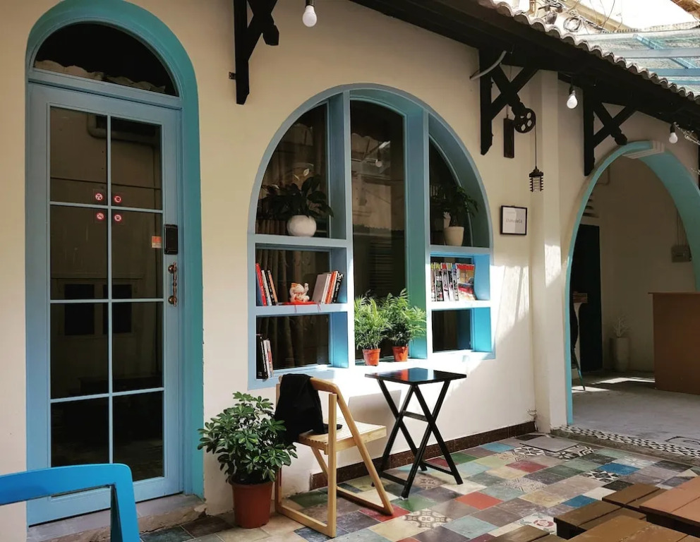 KHA Hostel & Cafe