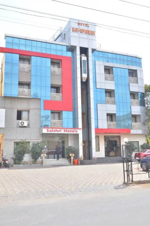 Hotel Sai Sparsh-150 meters from Saibaba temple
