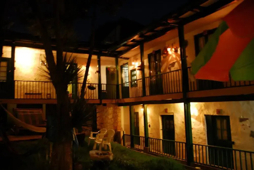 Hostal Gastro Bar Casa Colibrí