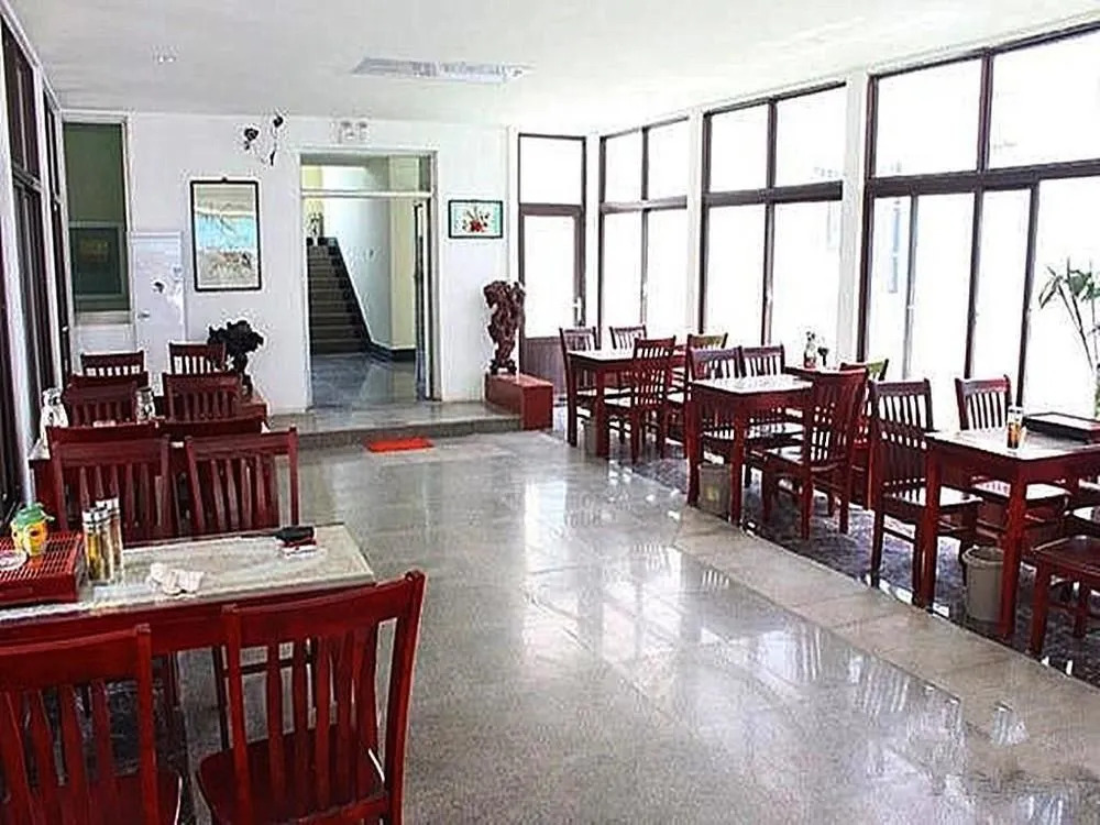 Saifel Business Hotel (Jinan Qilu Hospital Baotu Spring Store)(赛菲尔商务宾馆(济南齐鲁医院趵突泉店))