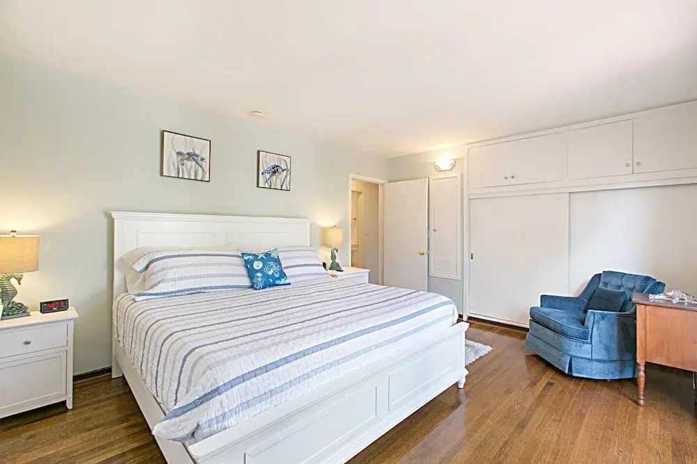 Ocean-view Ge Getaway With Huge Fenced Yard 5 Bedroom Home