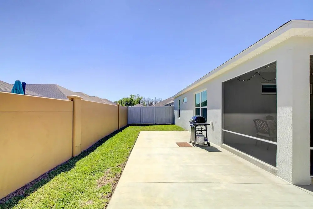 Near Golf and Shops The Villages Home with Lanai!