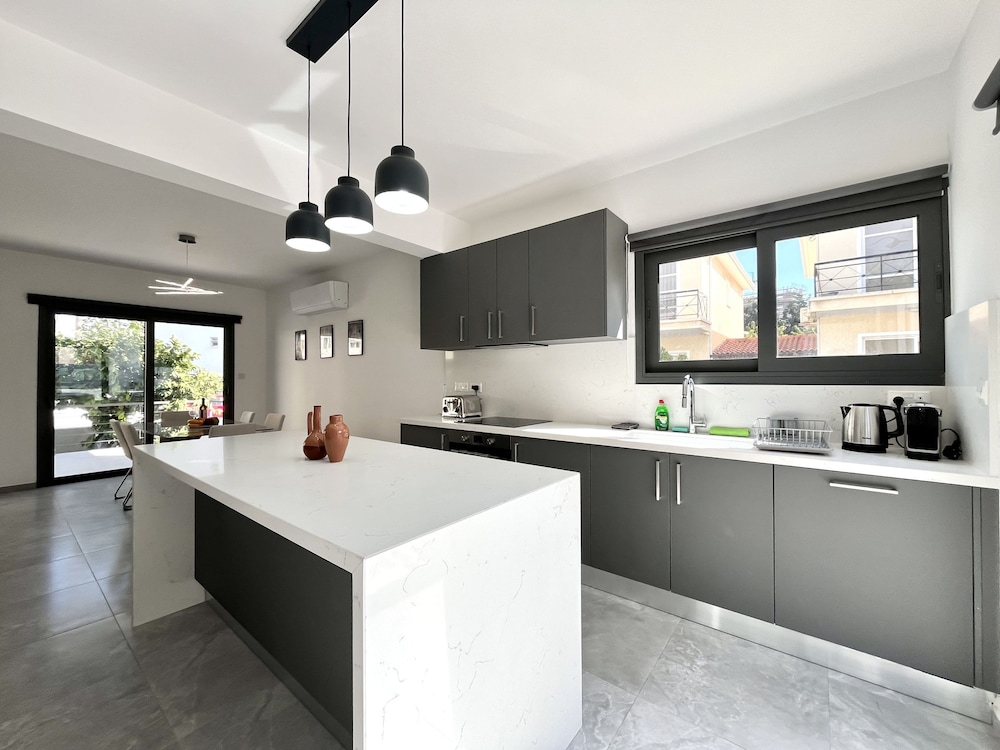 148 LIM - Stay Lumiere House