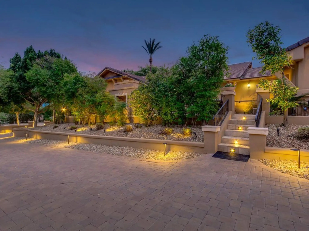 Your Oasis-Private Estate Resort 6Bdrm/5.5 Bath/Pool Misters