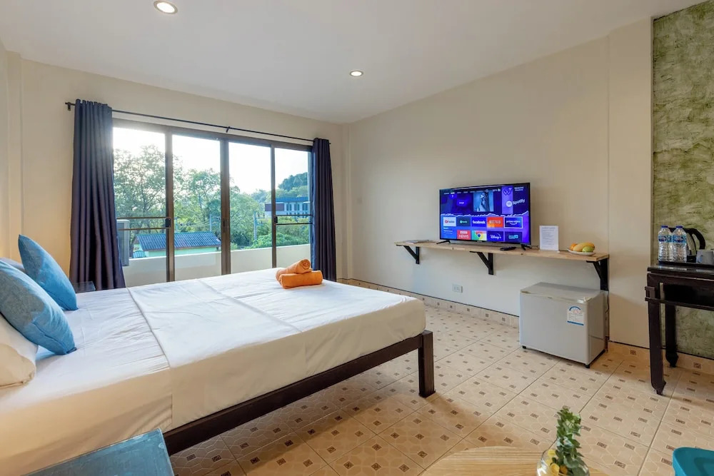 Club22 Kamala Suites, Kamala Beach