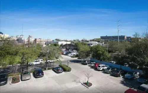 Spacious 4BD Luxury Penthouse with Balcony