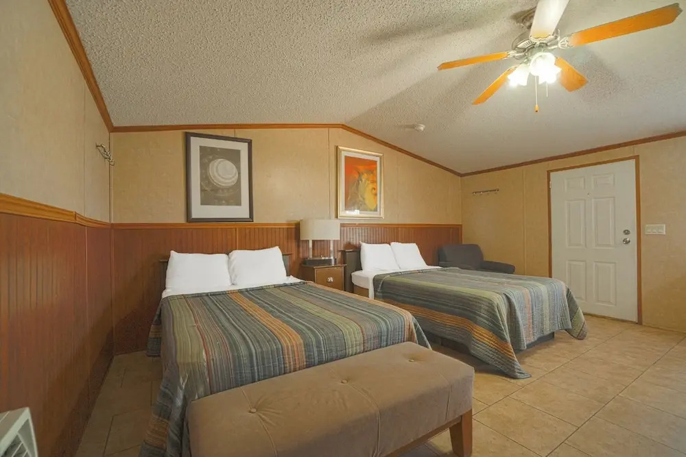 Grand Eagle Ford Lodge & RV