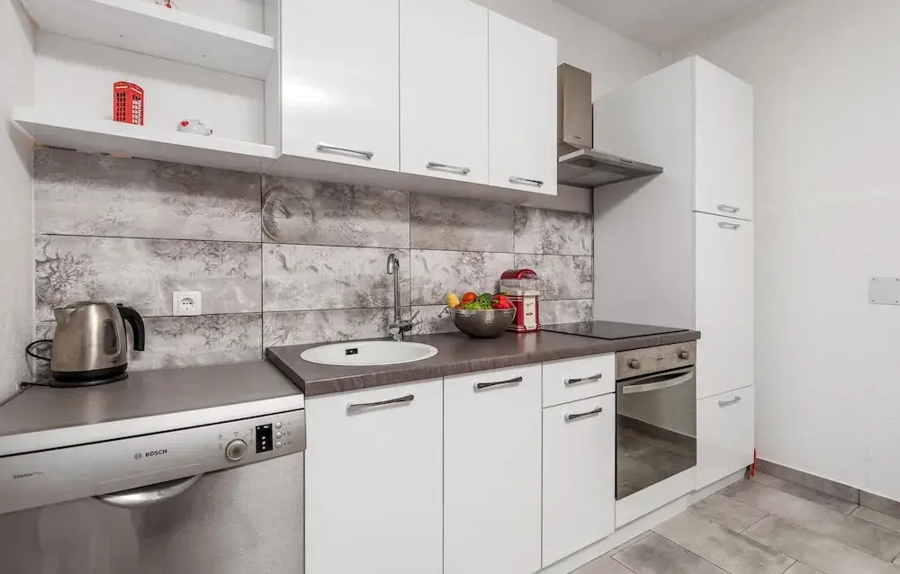Nice Apartment in Rijeka With Wifi, Outdoor Swimming Pool and 2 Bedrooms