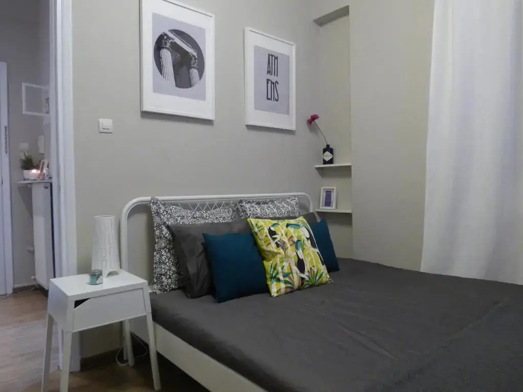 Sunny apartment next to the Acropolis