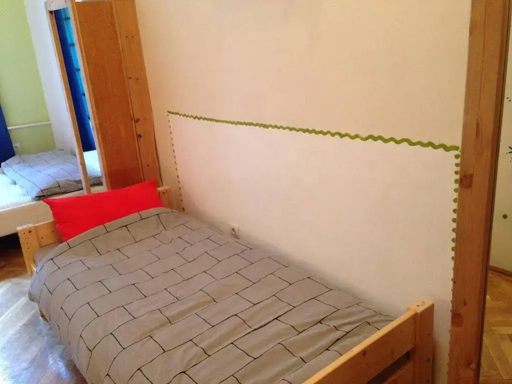 Yolo Hostel