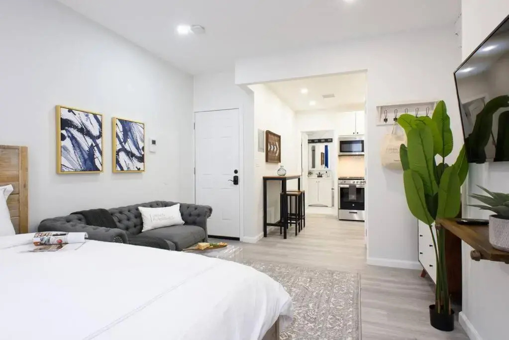 240-12 Brand New Studio Prime Location W D