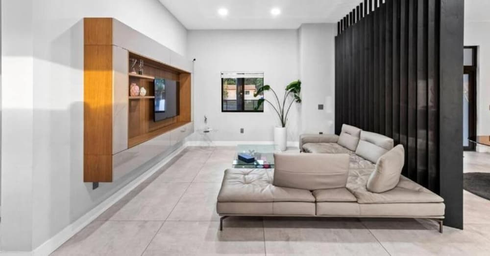 Star Villa Opulent Waterfront Property