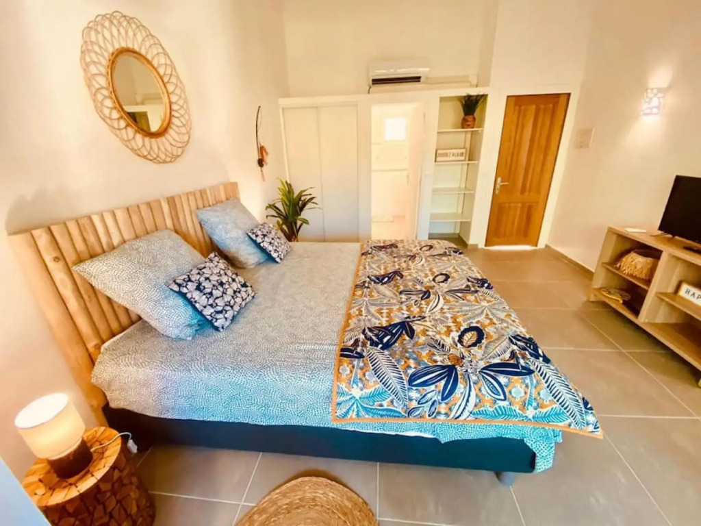 Beautiful suite S15, pool, next to Pinel Island
